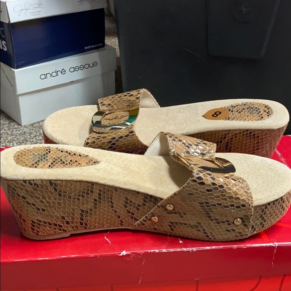 G C Shoes open toes snakeskin slip ons.3” heels 8 - Picture 6 of 8